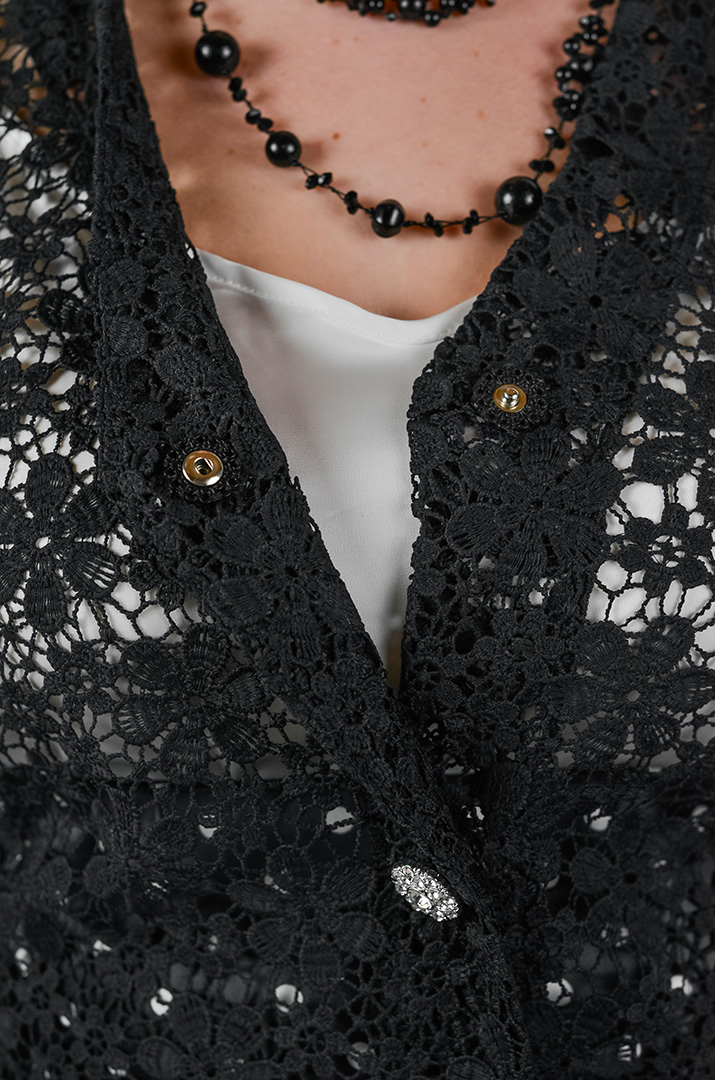 Кардиган короткий мереживний із декоративними кнопками великих розмірів