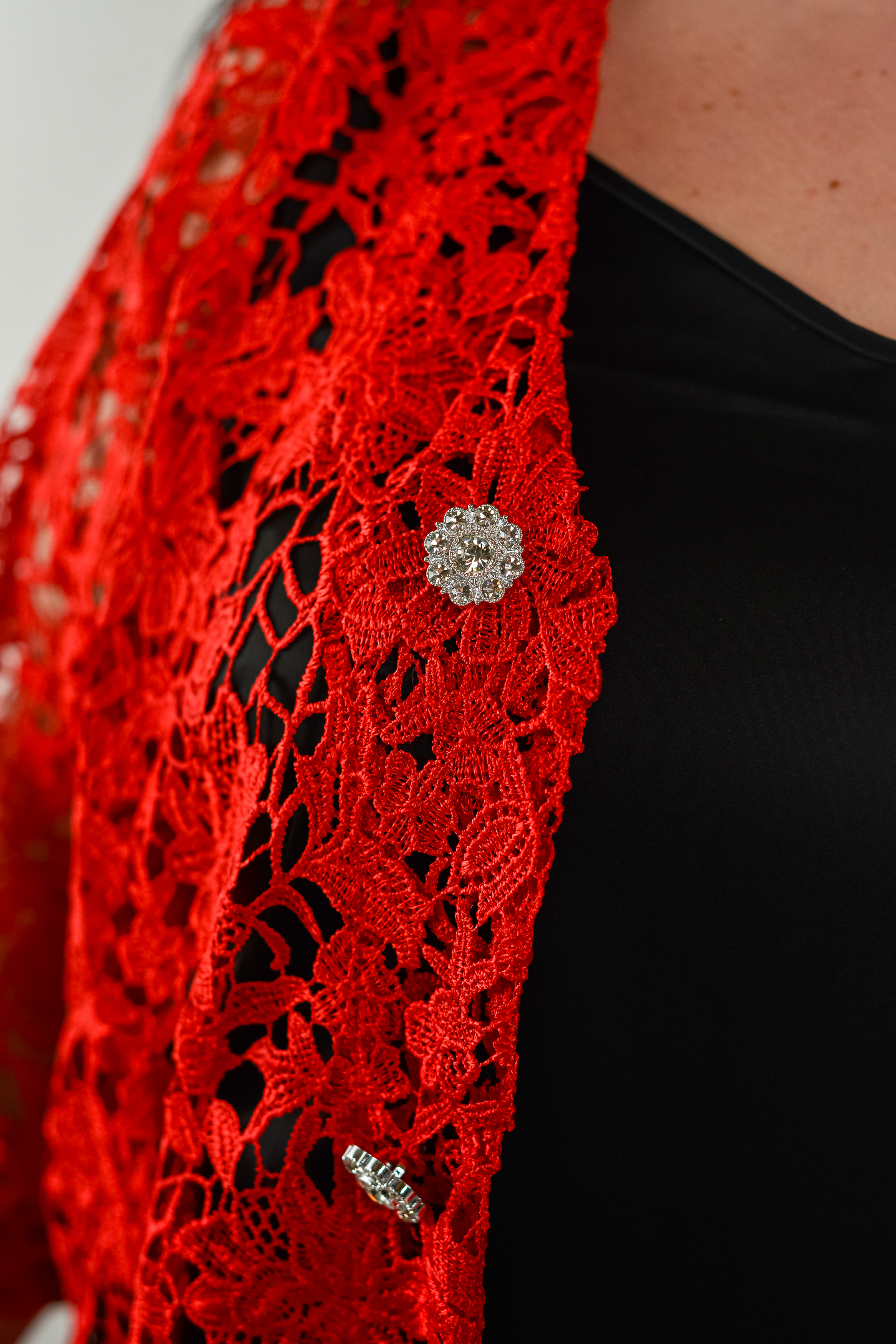 Кардиган короткий мереживний із флористичним орнаментом в кольорах великих розмірів