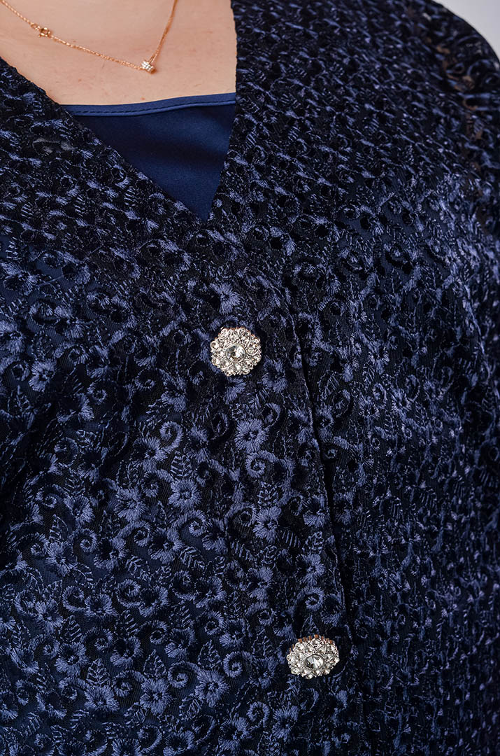 Короткий темно-синій кардиган з ажурного гіпюру великих розмірів