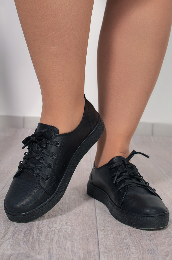 Шкіряні кеди у трендовому кольорі великих розмірів