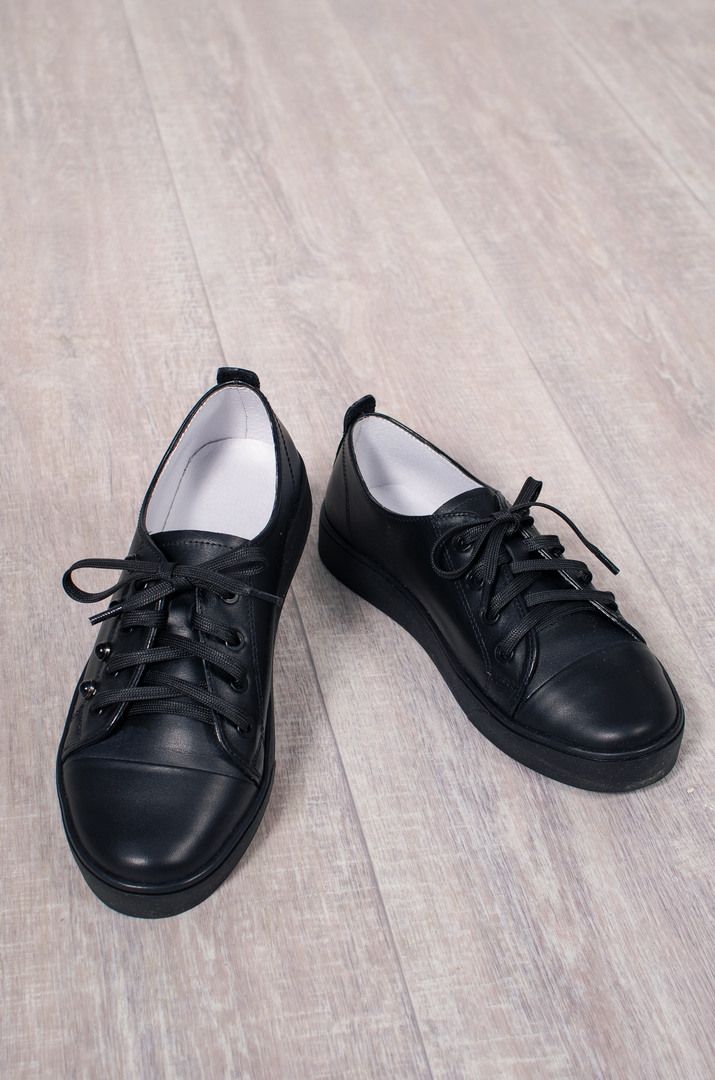 Шкіряні кеди у трендовому кольорі великих розмірів