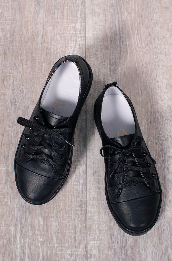 Шкіряні кеди у трендовому кольорі великих розмірів