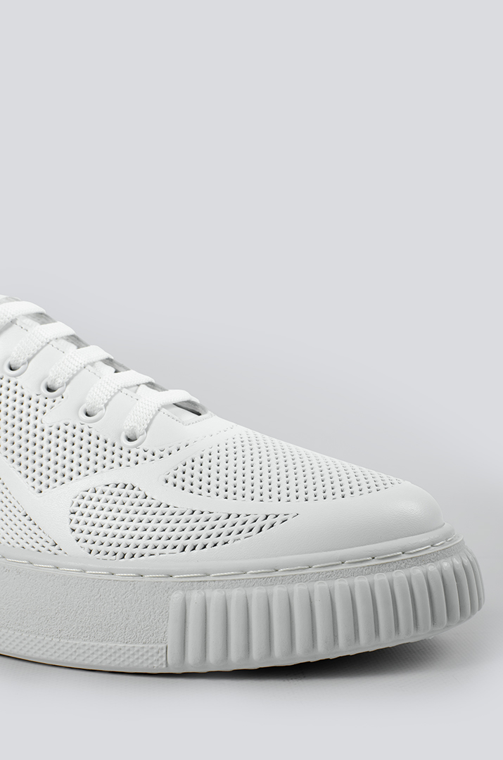 Білі кеди з перфорацією великих розмірів