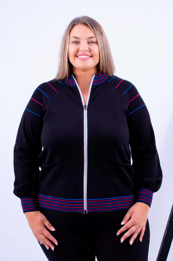 Кофта з яскравими вставками коротка