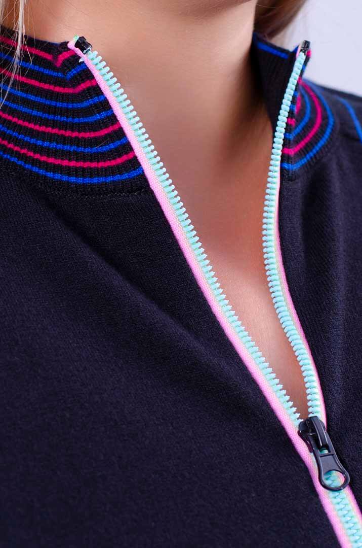 Кофта з яскравими вставками коротка