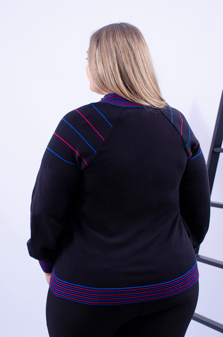 Кофта з яскравими вставками коротка