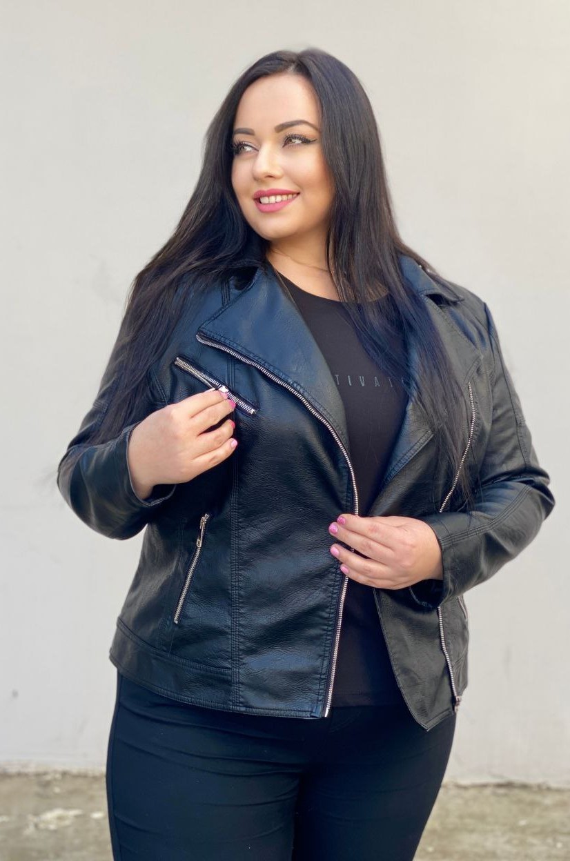 Стильная черная косуха батал