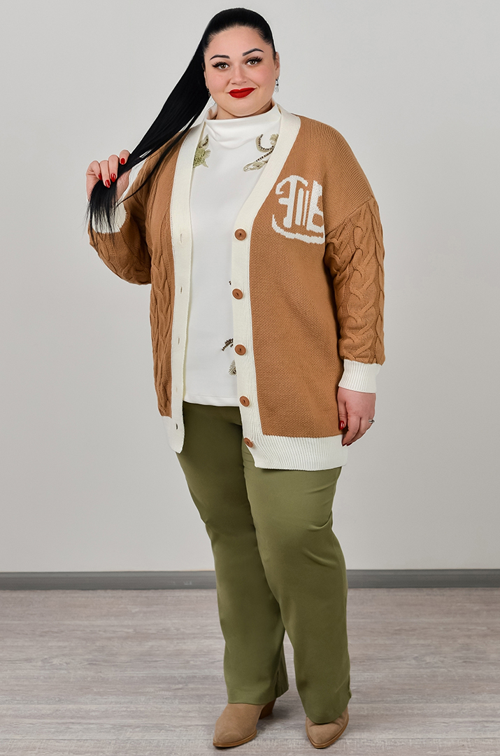 Вязаная кофта с узором на пуговицах больших размеров