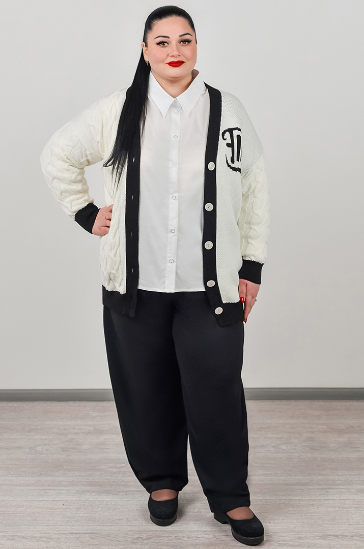 Вязаная кофта с узором на пуговицах больших размеров