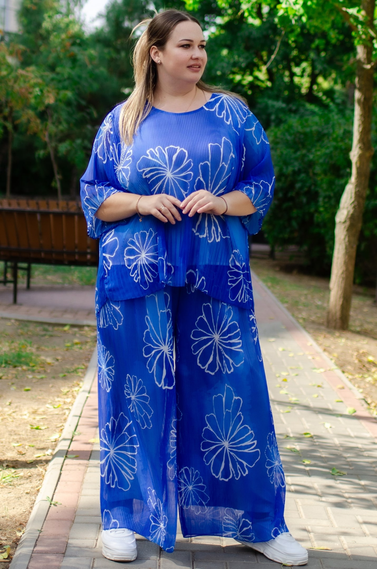 Брючний костюм із гофрованої тканини в принт великих розмірів