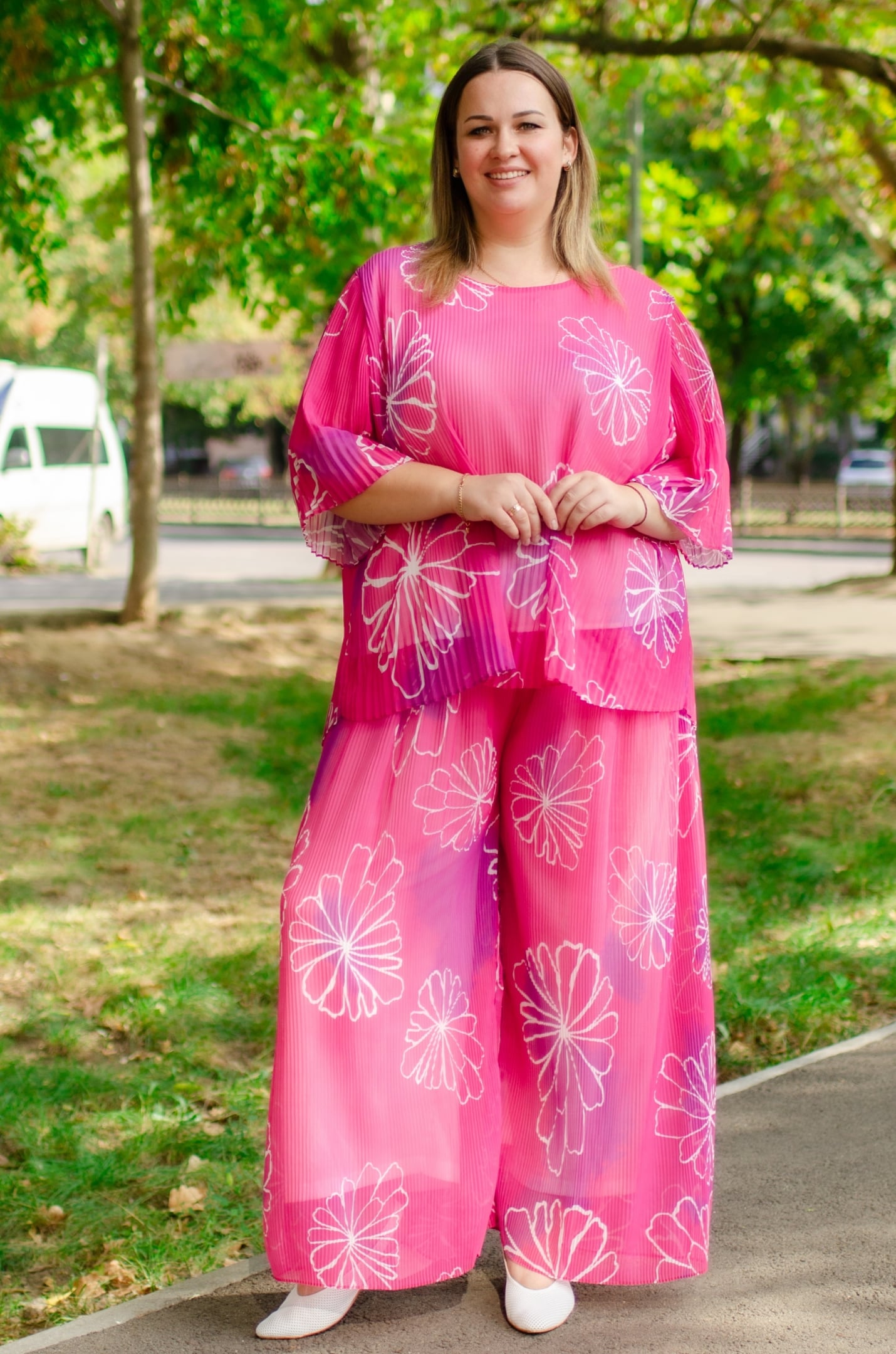 Брючний костюм із гофрованої тканини в принт великих розмірів