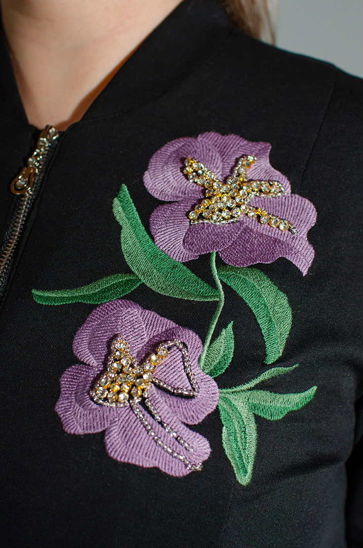 Костюм зі спідницею з вишитими квітами великих розмірів