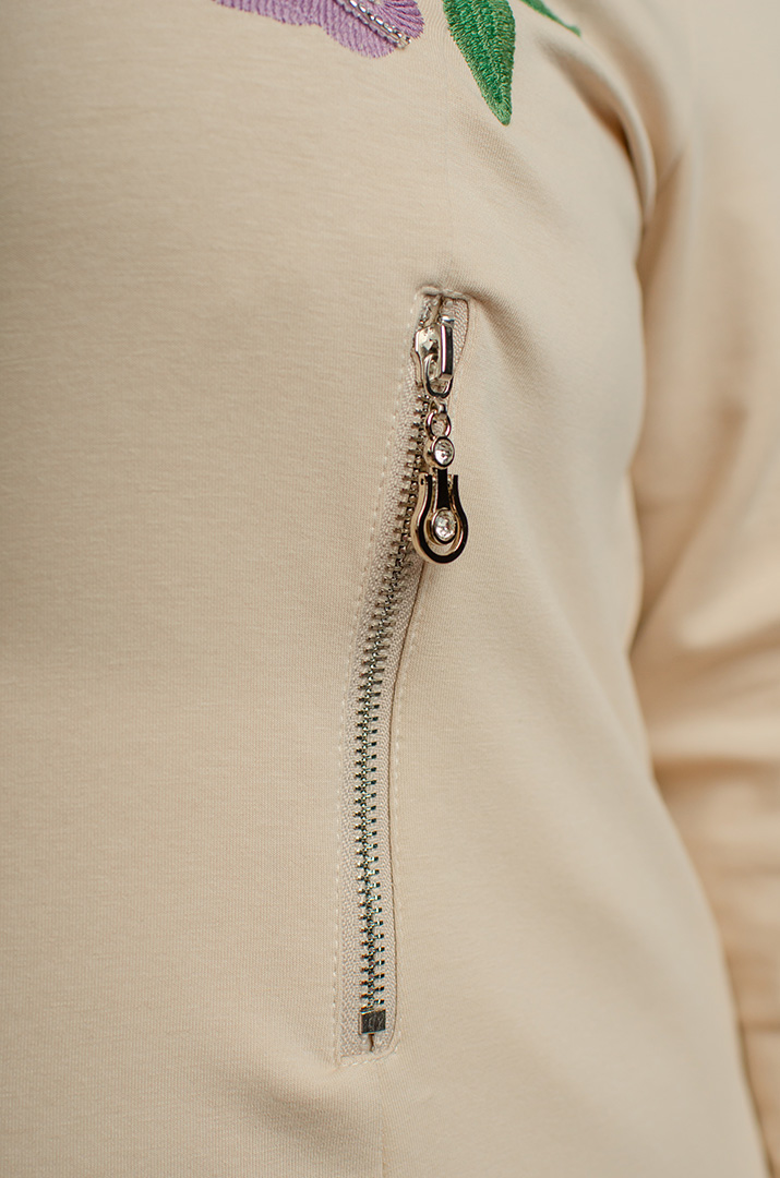 Костюм зі спідницею з вишитими квітами великих розмірів