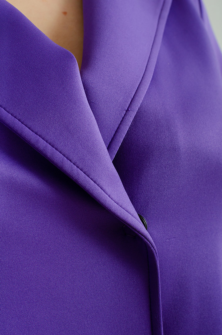 Фиолетово-черный костюм с юбкой больших размеров