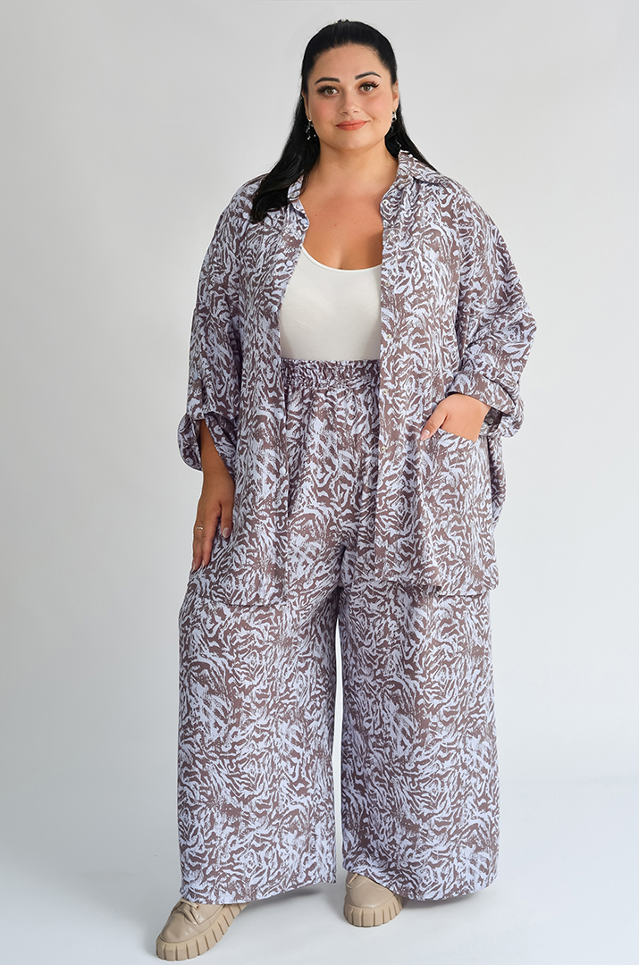 Костюм брючний в рослинний принт великих розмірів