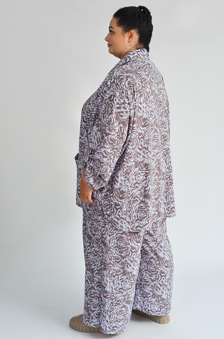 Костюм брючний в рослинний принт великих розмірів