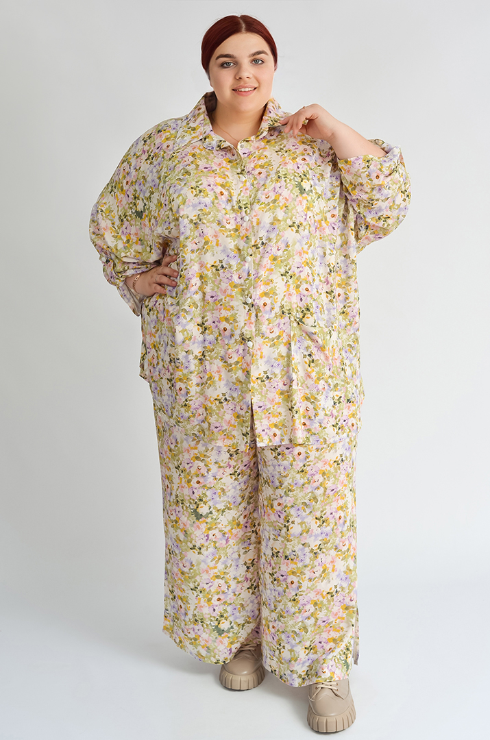 Костюм брючний в рослинний принт великих розмірів
