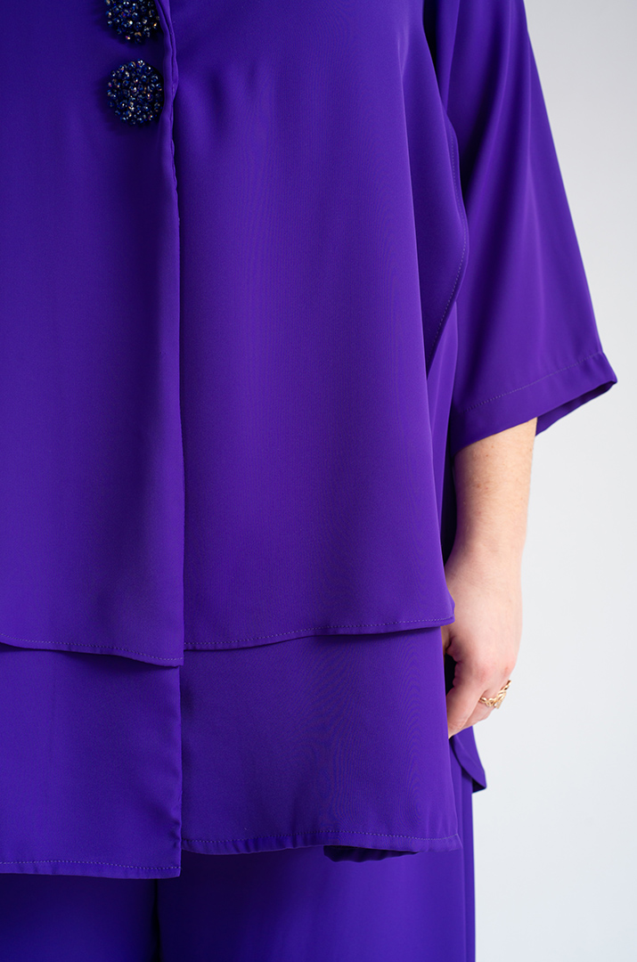 Брючный костюм с украшениями больших размеров