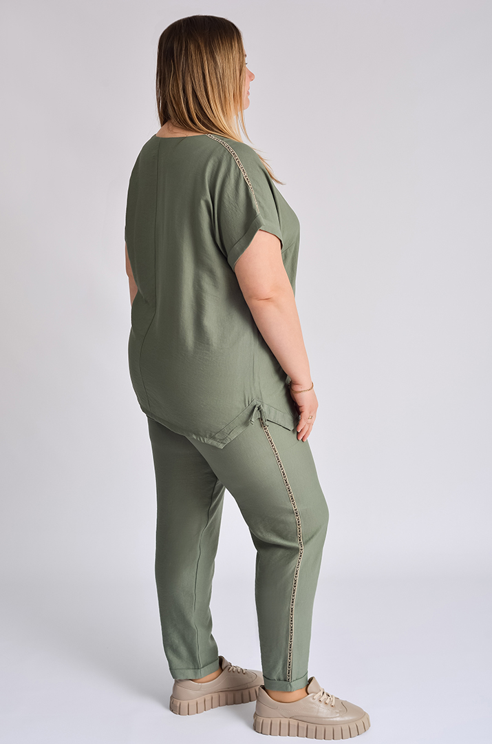 kostyum_z_bryukamy_iz_zhatky_velykyh_rozmiriv_44678_Pishna_Krasa Костюм з брюками із жатки великих розмірів