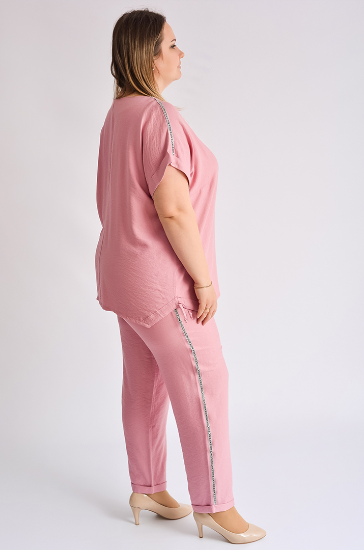 kostyum_z_bryukamy_iz_zhatky_velykyh_rozmiriv_44678_Pishna_Krasa Костюм з брюками із жатки великих розмірів