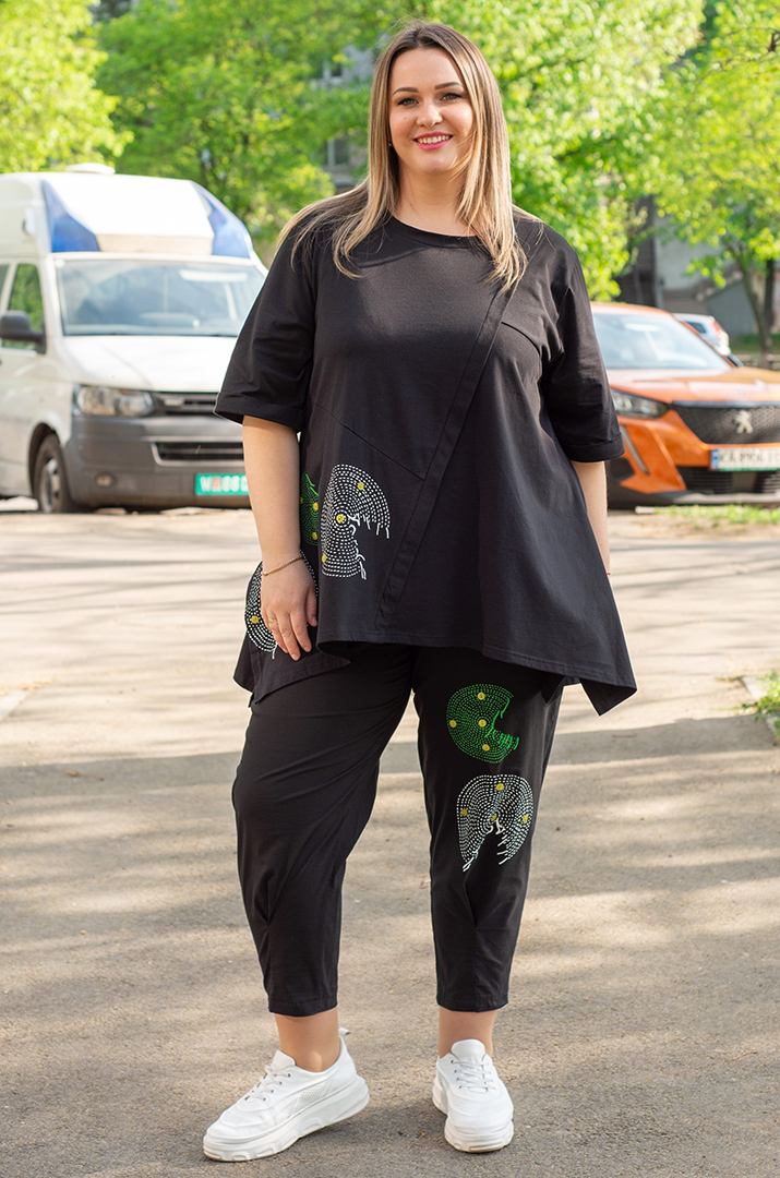 Костюм футболка+брюки зі стразами великих розмірів