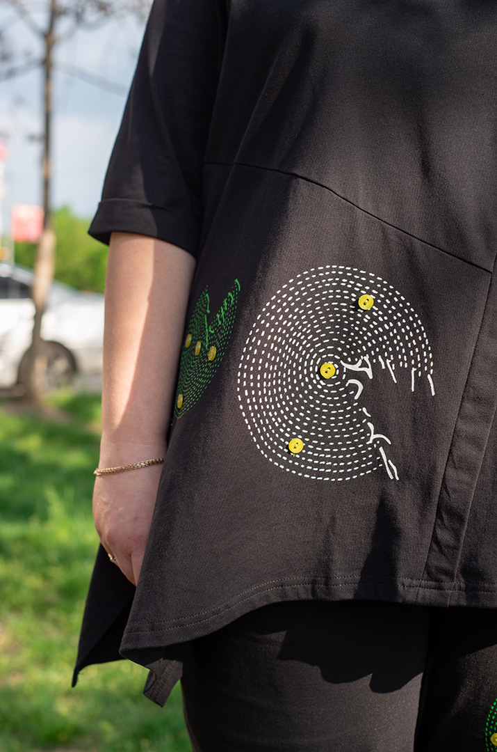 Костюм футболка+брюки зі стразами великих розмірів