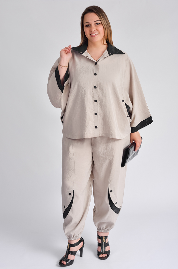 Костюм з брюками на кнопках зі стразами великих розмірів