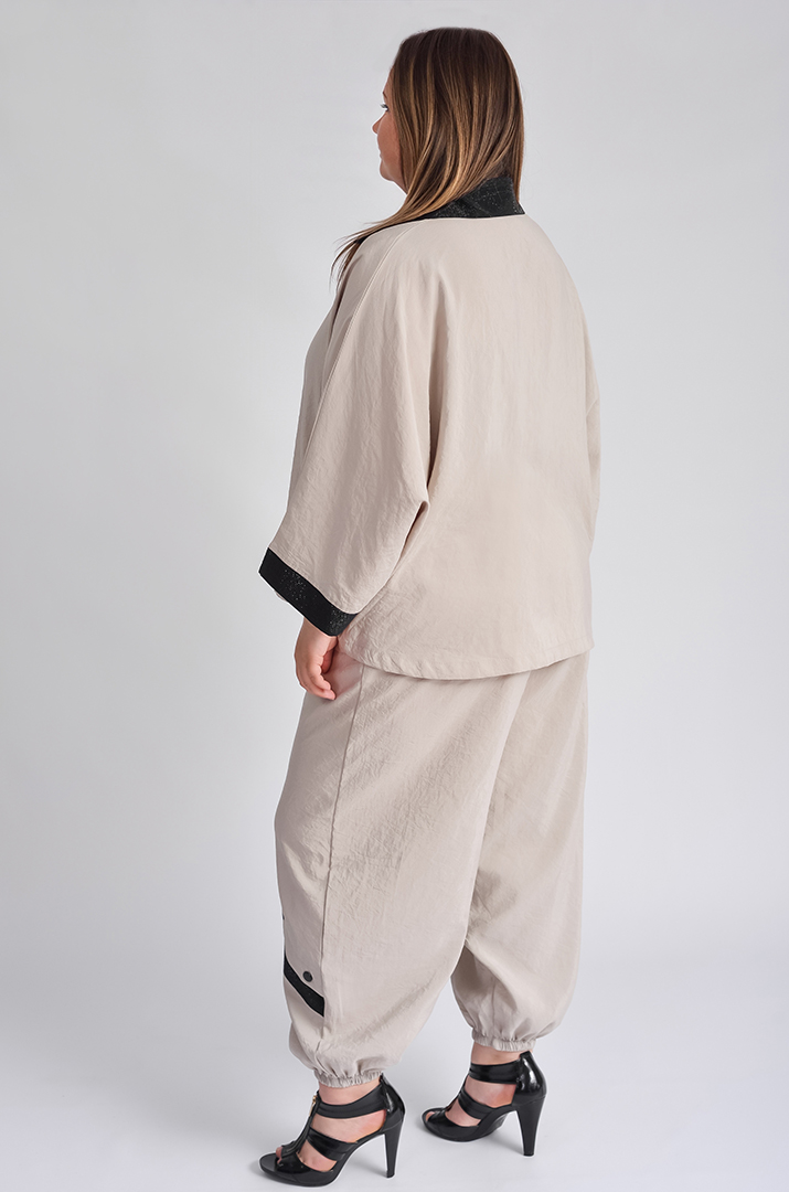 Костюм з брюками на кнопках зі стразами великих розмірів