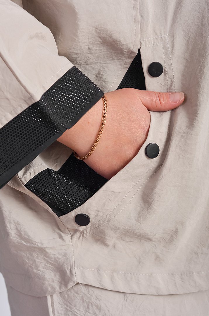 Костюм з брюками на кнопках зі стразами великих розмірів