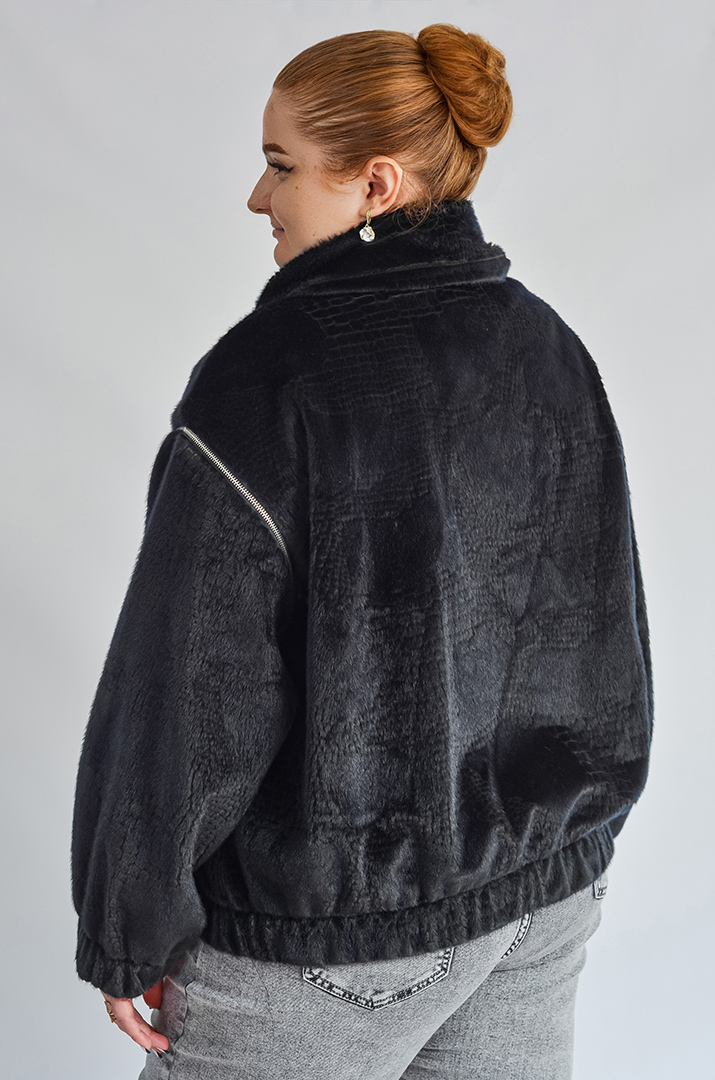 Чорна косуха з екохутра з відстібними рукавами великих розмірів