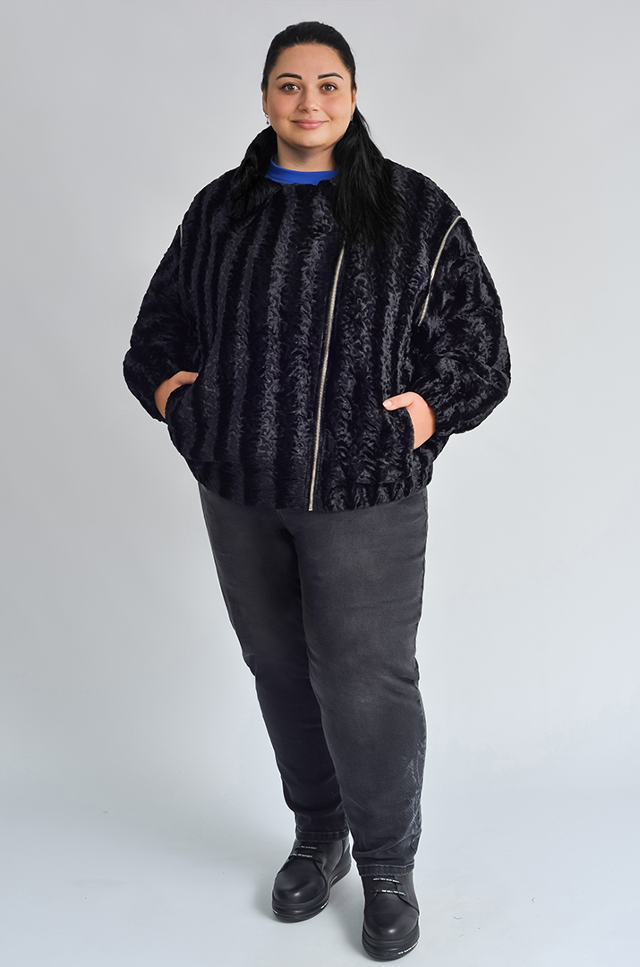 Косуха з екохутра з відстібними рукавами великих розмірів