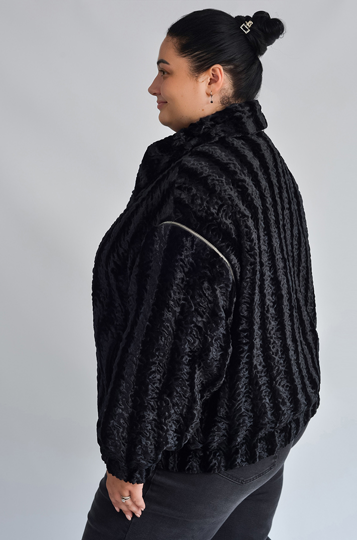 Косуха з екохутра з відстібними рукавами великих розмірів