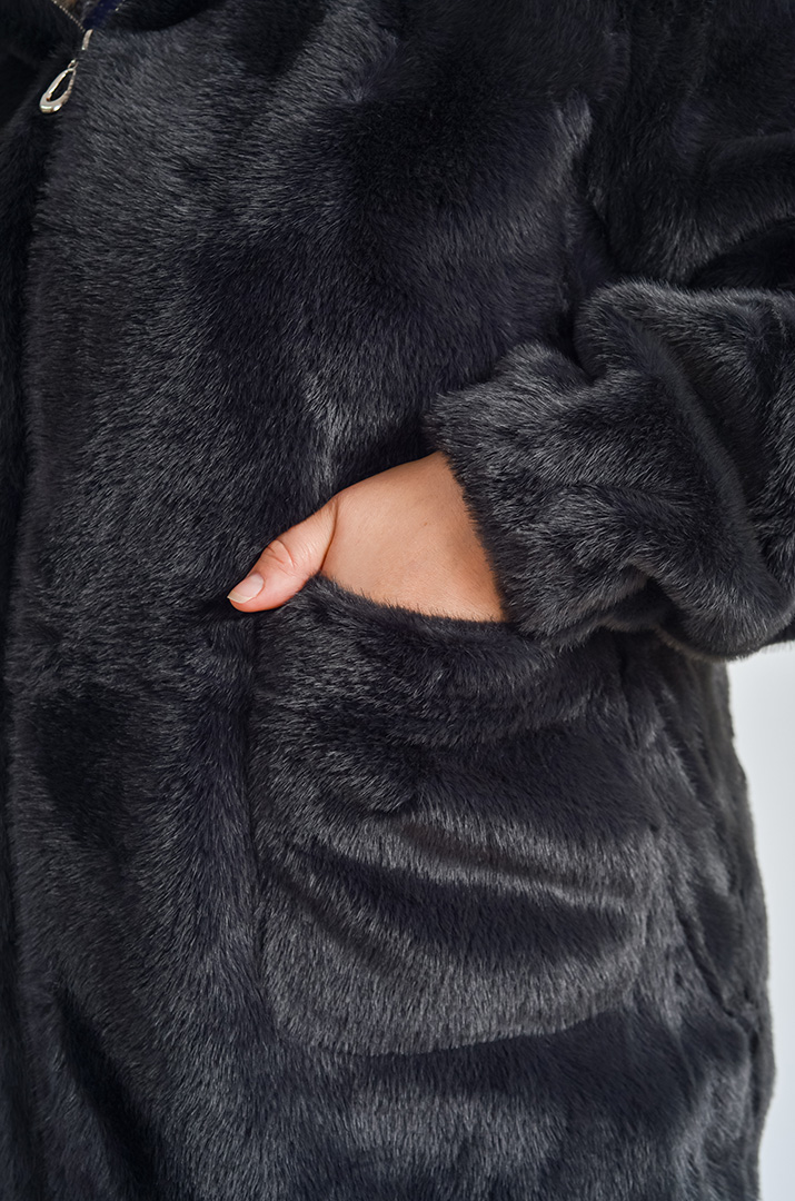 Шуба з екохутра прямого крою з капюшоном великих розмірів