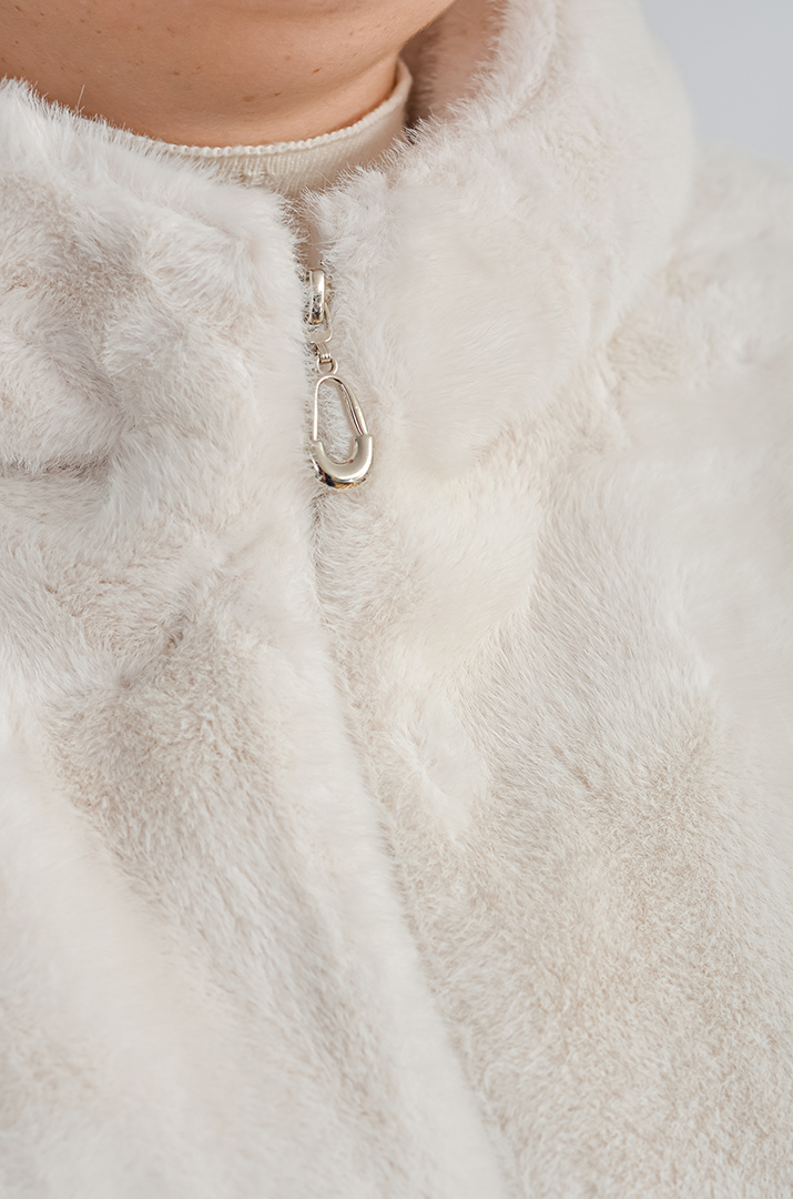 Шуба з екохутра прямого крою з капюшоном великих розмірів