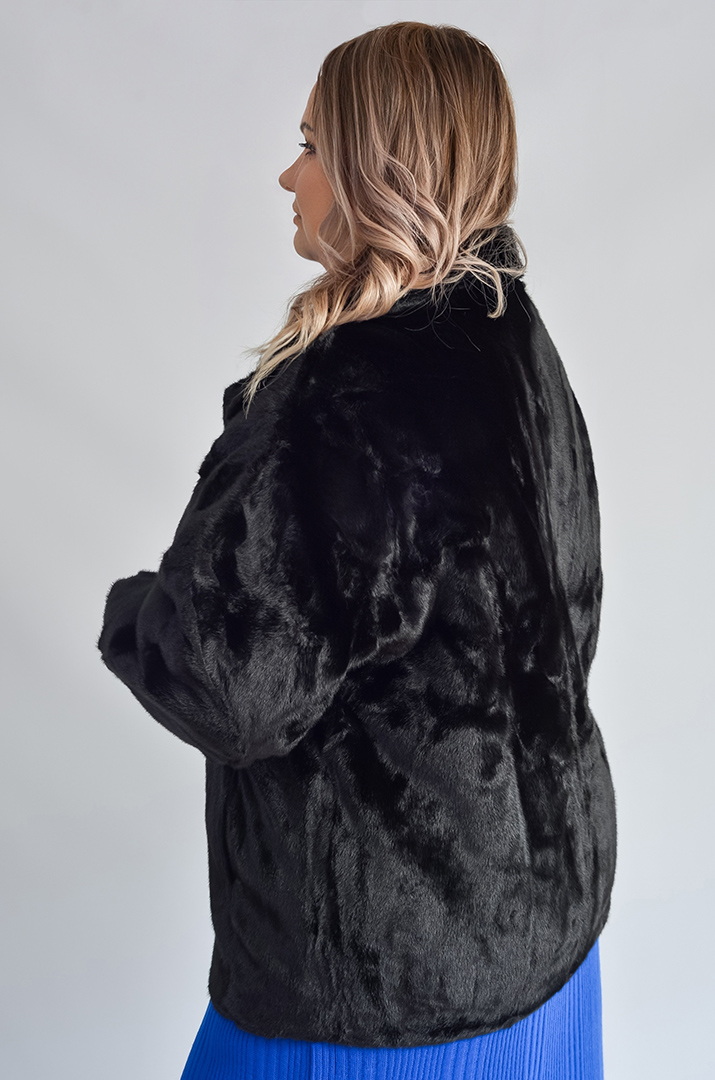 Шуба із екохутра з відкладним коміром великих розмірів