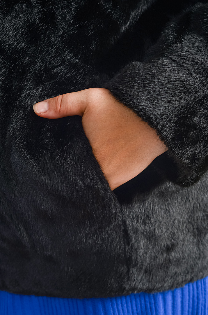 Шуба із екохутра з відкладним коміром великих розмірів