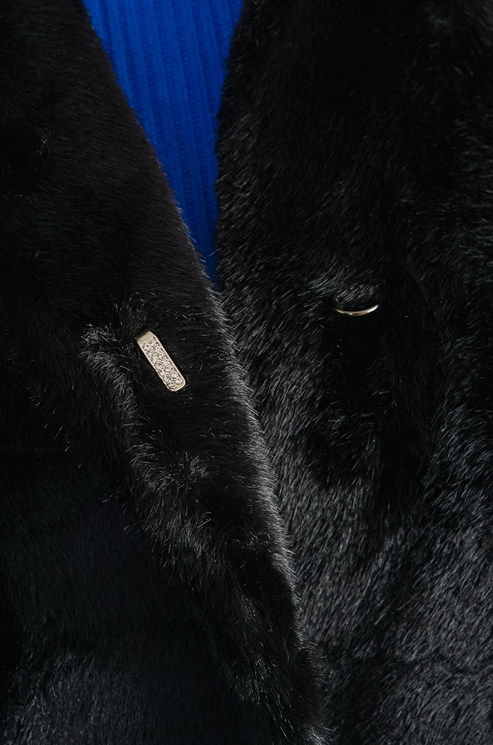 Шуба із екохутра з відкладним коміром великих розмірів