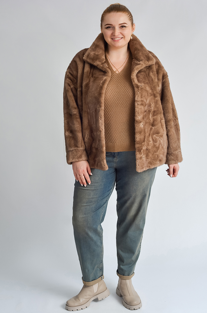 Шуба із екохутра з відкладним коміром великих розмірів