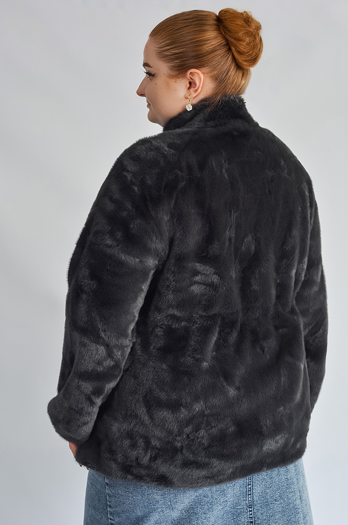 Коротка шуба з куліскою на талії з екохутра великих розмірів