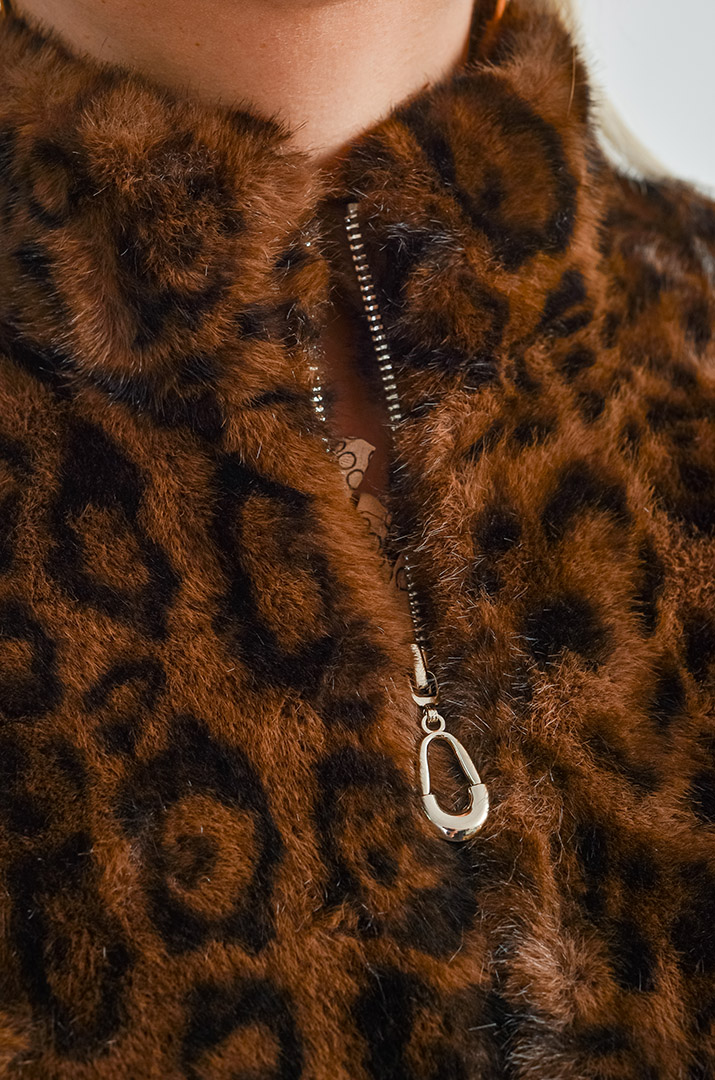 Коротка шуба з куліскою на талії з екохутра великих розмірів