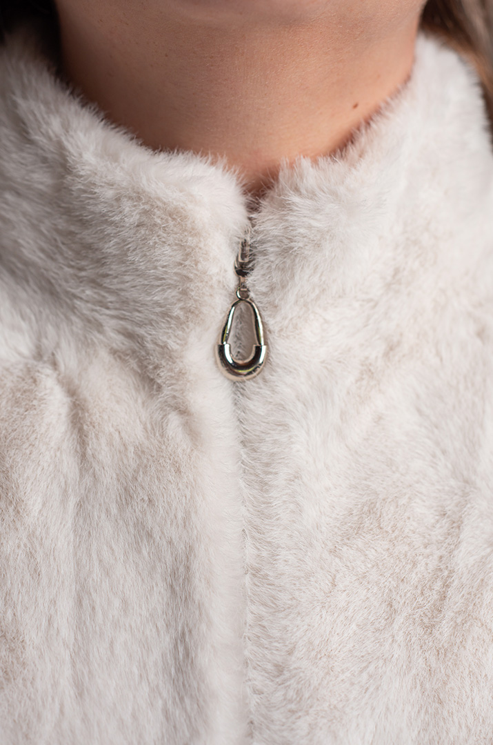 Коротка шуба з куліскою на талії з екохутра великих розмірів