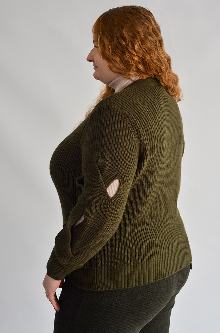 Кофта коротка з фактурними рукавами великих розмірів