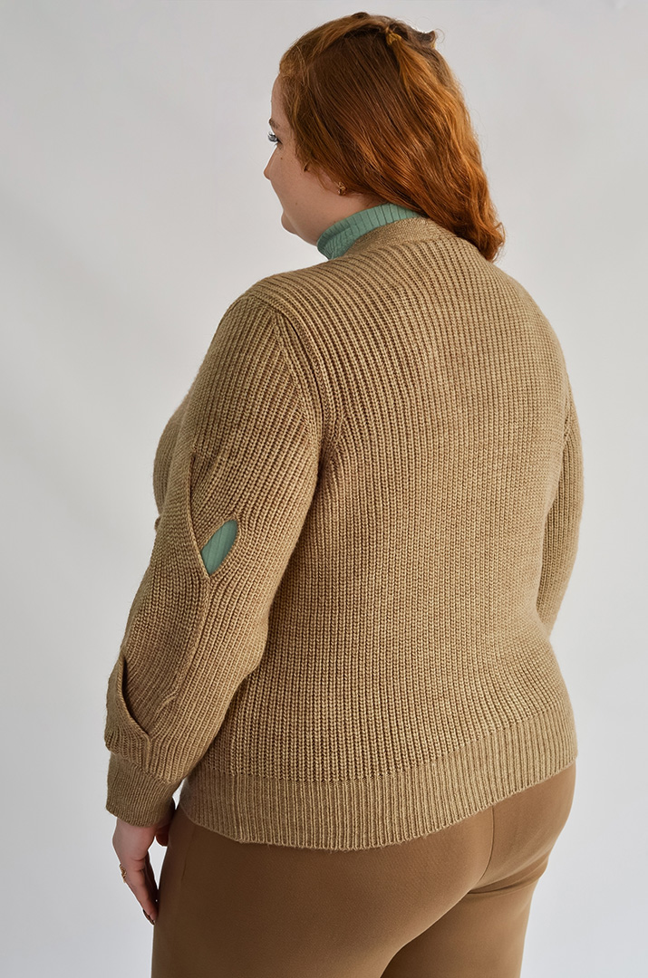 Кофта коротка з фактурними рукавами великих розмірів