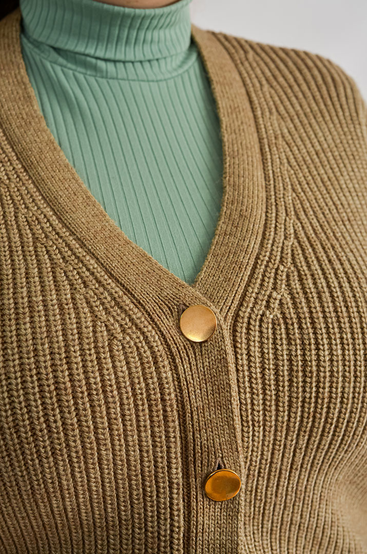 Кофта коротка з фактурними рукавами великих розмірів