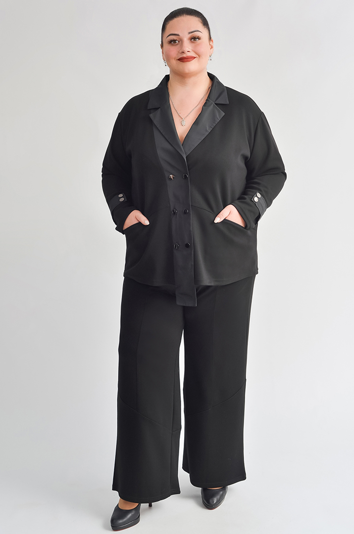 Костюм с жакетом и брюками черного цвета больших размеров