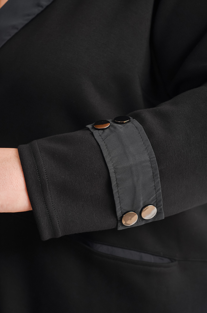 Костюм с жакетом и брюками черного цвета больших размеров