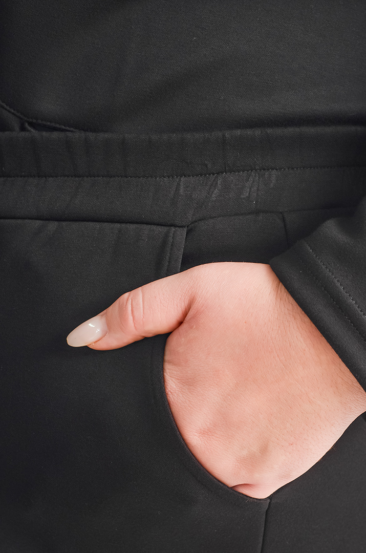 Костюм с жакетом и брюками черного цвета больших размеров