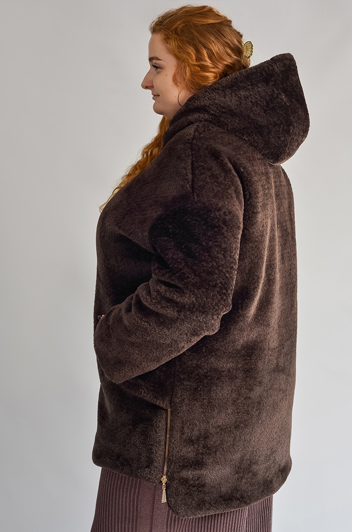 Кожушок на блискавці з капюшоном великих розмірів