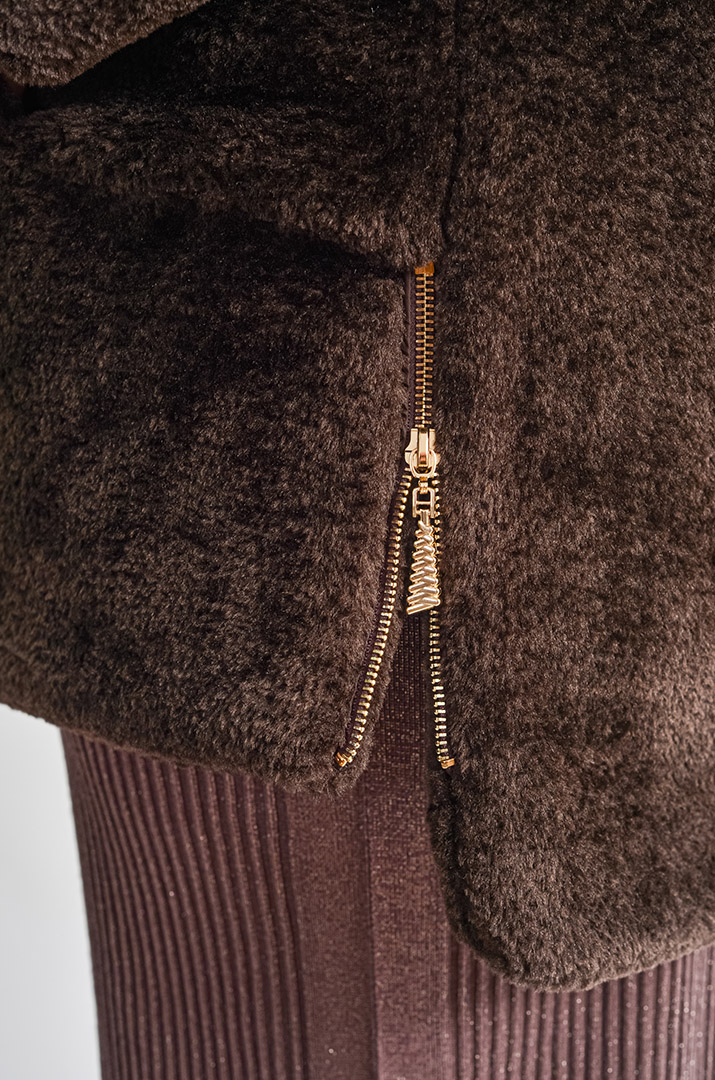 Кожушок на блискавці з капюшоном великих розмірів