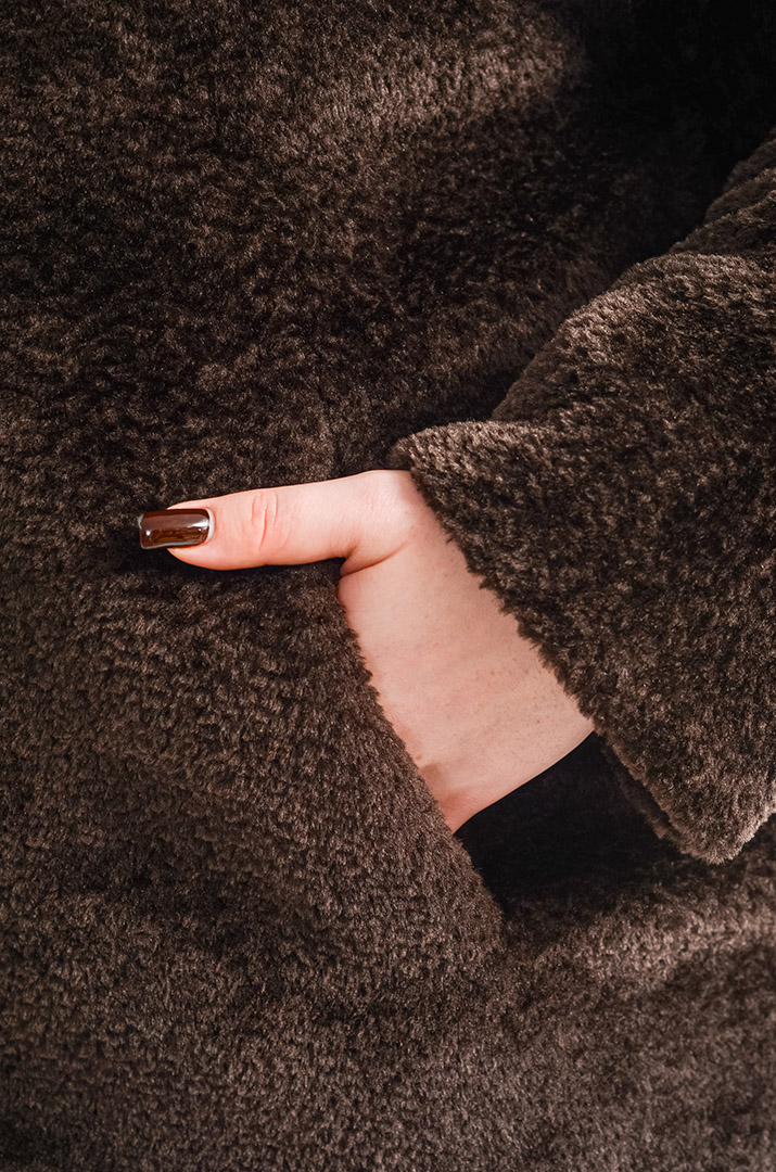 Кожушок на блискавці з капюшоном великих розмірів